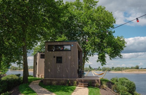 Maurik House | Cozy, cozy and right on the water.
