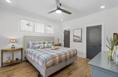 Dunean House | Cozy Craftsman Getaway, Walk to Main Street & Reedy Falls