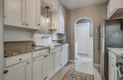 Crestwood House | Cozy Crestwood Classic 3BR Home!