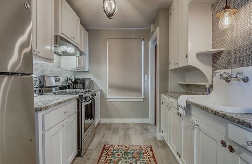 Crestwood House | Cozy Crestwood Classic 3BR Home!