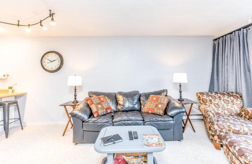 Alyeska Apartment | Cozy Crystal Mountain Condo