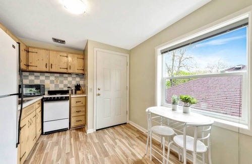 West Eugene Apartment | Cozy,Cute,SUPER short walk to UO