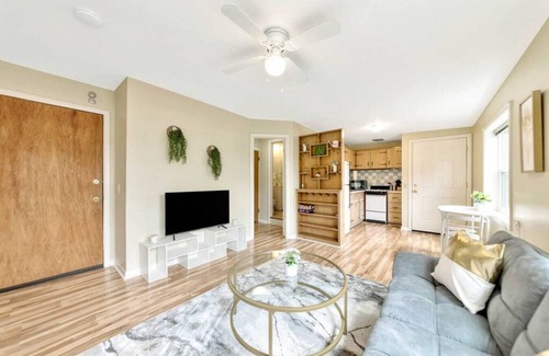 West Eugene Apartment | Cozy,Cute,SUPER short walk to UO