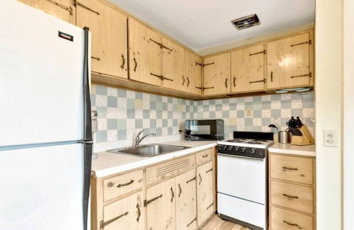 West Eugene Apartment | Cozy,Cute,SUPER short walk to UO