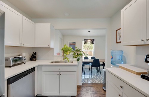 Oak Cliff House | Cozy Dallas Spot - Minutes from Downtown and Bishops Arts!