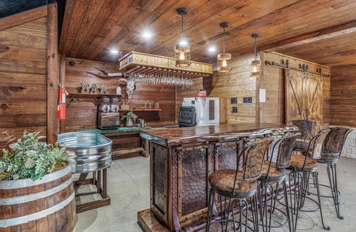 Dennis Cabin | Cozy Darlin' Suite on the River