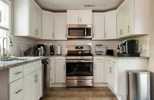 Belvedere Park House | Cozy Decatur Bungalow - 10 min. to downtown Atlanta. The Perfect Intown Getaway!