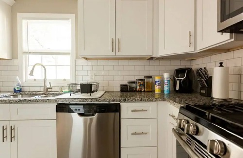 Belvedere Park House | Cozy Decatur Bungalow - 10 min. to downtown Atlanta. The Perfect Intown Getaway!