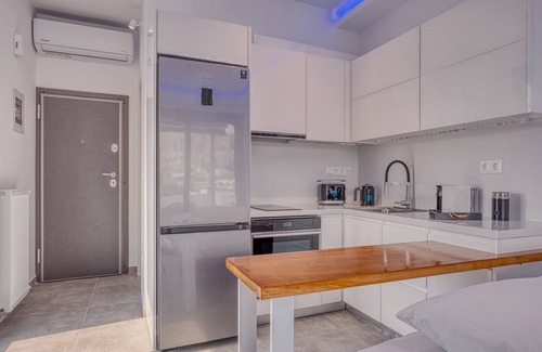 Makrigianni Apartment | Cozy Deck Roof Apt at the Foothills of Acropolis