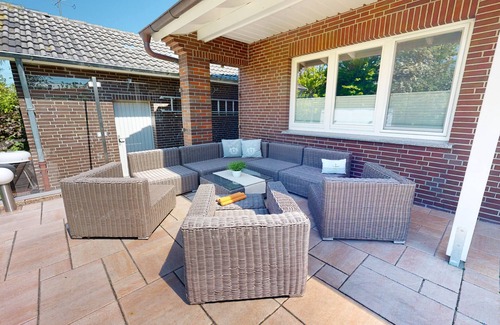 Borkum House | Cozy deluxe vacation home with terrace, garden, parking space and sauna