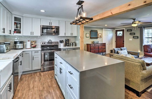 Pocono Lake Cottage | Cozy, Dog-Friendly Arrowhead Lake Cottage