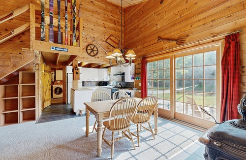 Jeffersonville House | Cozy dog-friendly house w/mountain & pond views, trails, firepit, bbq, patio