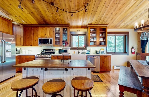 Truckee House | Cozy, dog-friendly, Tahoe home near rec centers for pools, gyms, & sports courts