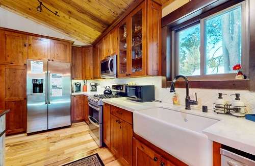 Truckee House | Cozy, dog-friendly, Tahoe home near rec centers for pools, gyms, & sports courts