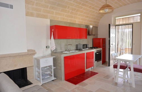 Cisternino Villa | Cozy Domus Specchia with private garden and wifi