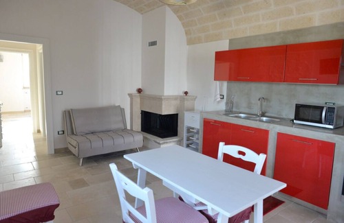 Cisternino Villa | Cozy Domus Specchia with private garden and wifi