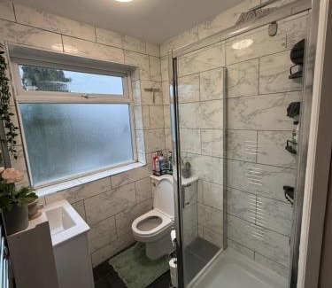 Enfield Highway House | Cozy Double Room in North London with Great Transport Links