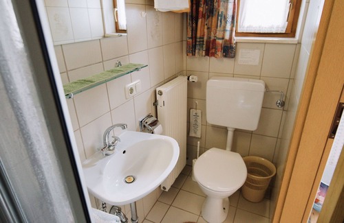Mittenwald Apartment | Cozy double room with a great view of the Karwendel. Close to the center!