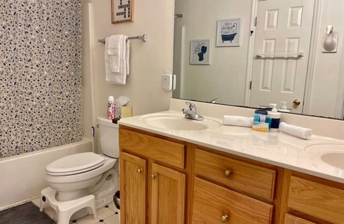 Greensboro House | Cozy Double Suite Townhome in Prime Location!