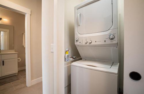 Winter Park Apartment | Cozy Downtown Condo with Jacuzzi 5 Min to Resort