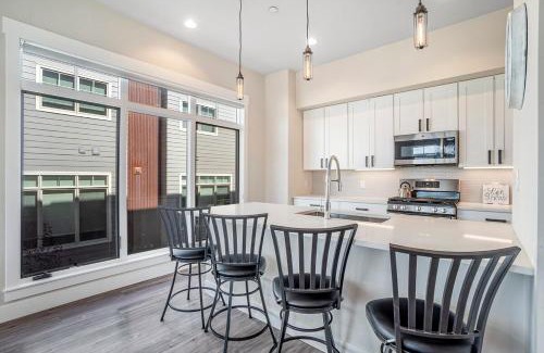 Winter Park Apartment | Cozy Downtown Condo with Jacuzzi 5 Min to Resort