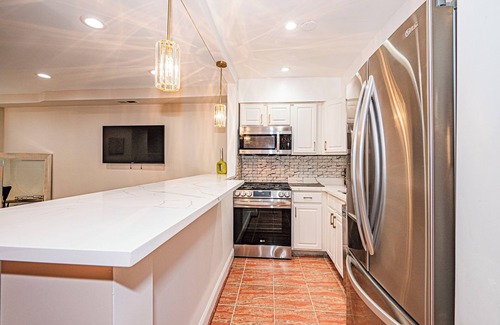 Logan Circle Apartment | Cozy Downtown Convention Center Basement Apartment