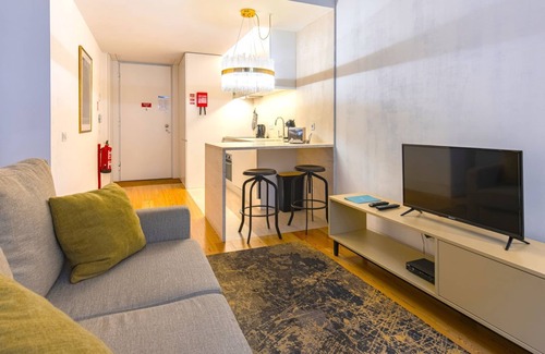 Chiado Apartment | Cozy Downtown Studio by LovelyStay