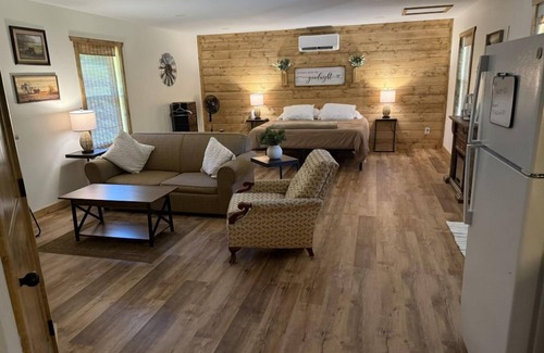 Robbinsville Cabin | Cozy Dragon's Nest Cabin Retreat