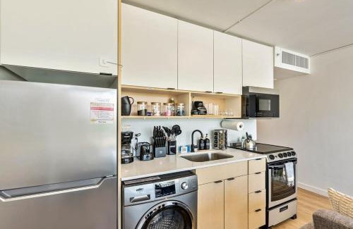 Downtown Salt Lake City Apartment | Cozy DT SLC Studio Parking 13th Floor Gym