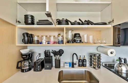 Downtown Salt Lake City Apartment | Cozy DT SLC Studio Parking 13th Floor Gym