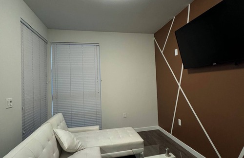 Historic Core Apartment | Cozy DTLA 1BR-1BA Near Crypto Arena - 2 min walk