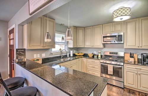 Downtown House | Cozy Duplex, Walk to Bentonville City Square!