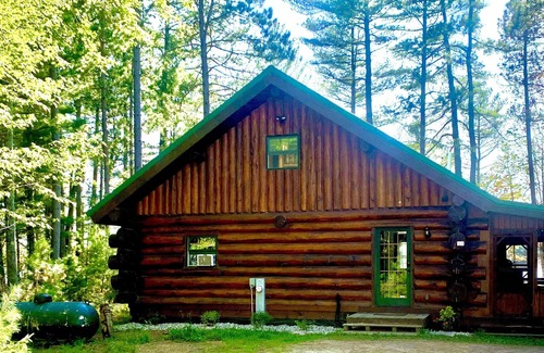 Eagle River House | Cozy Eagle River Lakeside Log Cabin on Sunset Lake