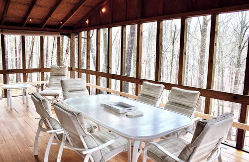 The Woods Cabin | Cozy & Eclectic Mountain Escape With Amenities Access for The Woods and Pub.Golf