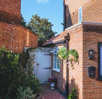 North Acton Apartment | Cozy+elegant Studio@ West London