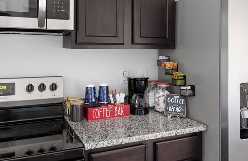 Durham House | Cozy End Unit Townhouse 10 minutes to downtown Durham - pool open until Sept!
