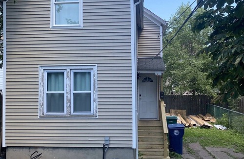 Downtown Niagara Falls House | Cozy Entire 2 Bedroom Home Close to Niagara River