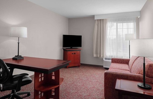 Folsom Hotel | Cozy Extended-Stay Escape! Spacious Suite, Pet-Friendly, Close to Folsom Zoo