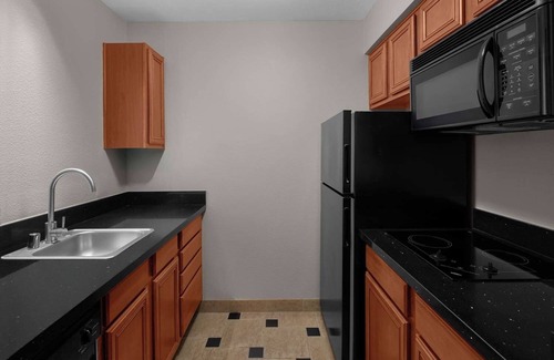 Folsom Hotel | Cozy Extended-Stay Escape! Spacious Suite, Pet-Friendly, Close to Folsom Zoo