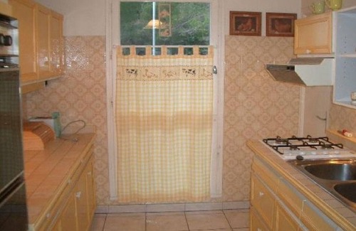 Amelie-les-Bains-Palalda Apartment | Cozy F2 Apartment with Garage, Wi-Fi, South-Facing, Near Spa & Town Center, Sleeps 3