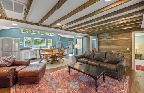 Maurertown House | Cozy Fall Cabin on 17 acres by National Park, EV Charger