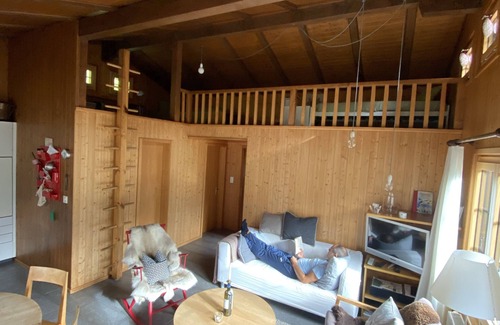 Adelboden Apartment | Cozy family apartment with fireplace, gallery and magnificent alpine view