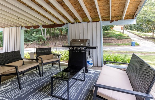 Miller Beach House | Cozy Family Getaway- 4 Blocks From The Beach!