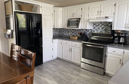 North River House | Cozy family home. Min to downtown, beaches, golf, and trails!