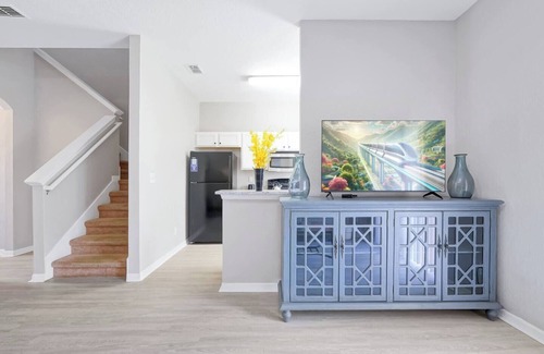 Kissimmee House | Cozy family home, resort access, central location.