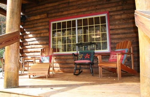 West Dover Cabin | Cozy Family Log Cabin - 3/4 Mile to Mt Snow