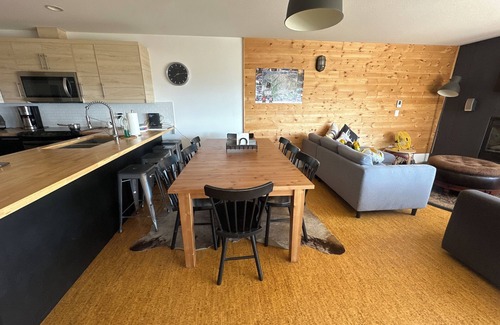 Big White Ski Resort Apartment | Cozy family retreat at Big White Ski Resort, 3BD, 2 Bath, and Private Jacuzzi