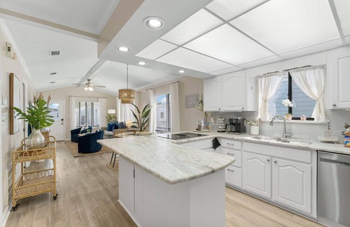 Lower Grand Lagoon Cottage | Cozy family vacation in Panama City Beach with golf cart ,private beach, pools