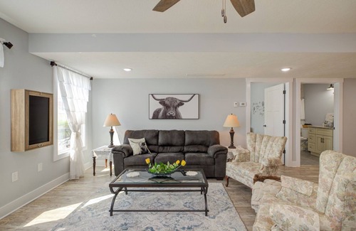 White Mills Apartment | Cozy farmhouse apartment on a working farm w/Highland Cattle, a hot tub & more!