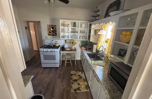 Nemo Other | Cozy farmhouse w/pool. Central to museums, golfing, lakes, sports & shopping.